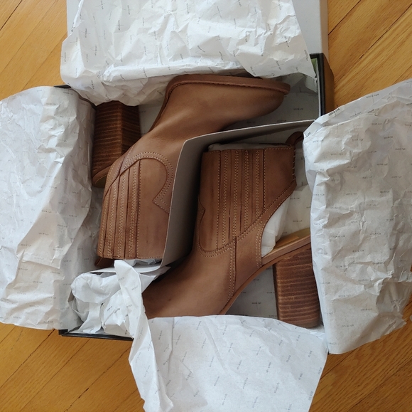 Dolce Vita Jasper Open Back Ankle Bootie - Picture 3 of 8